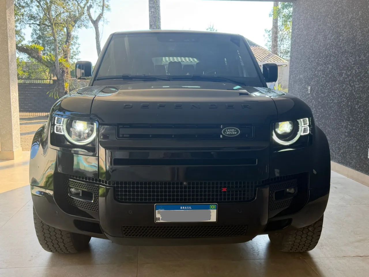 Land Rover Defender 2023