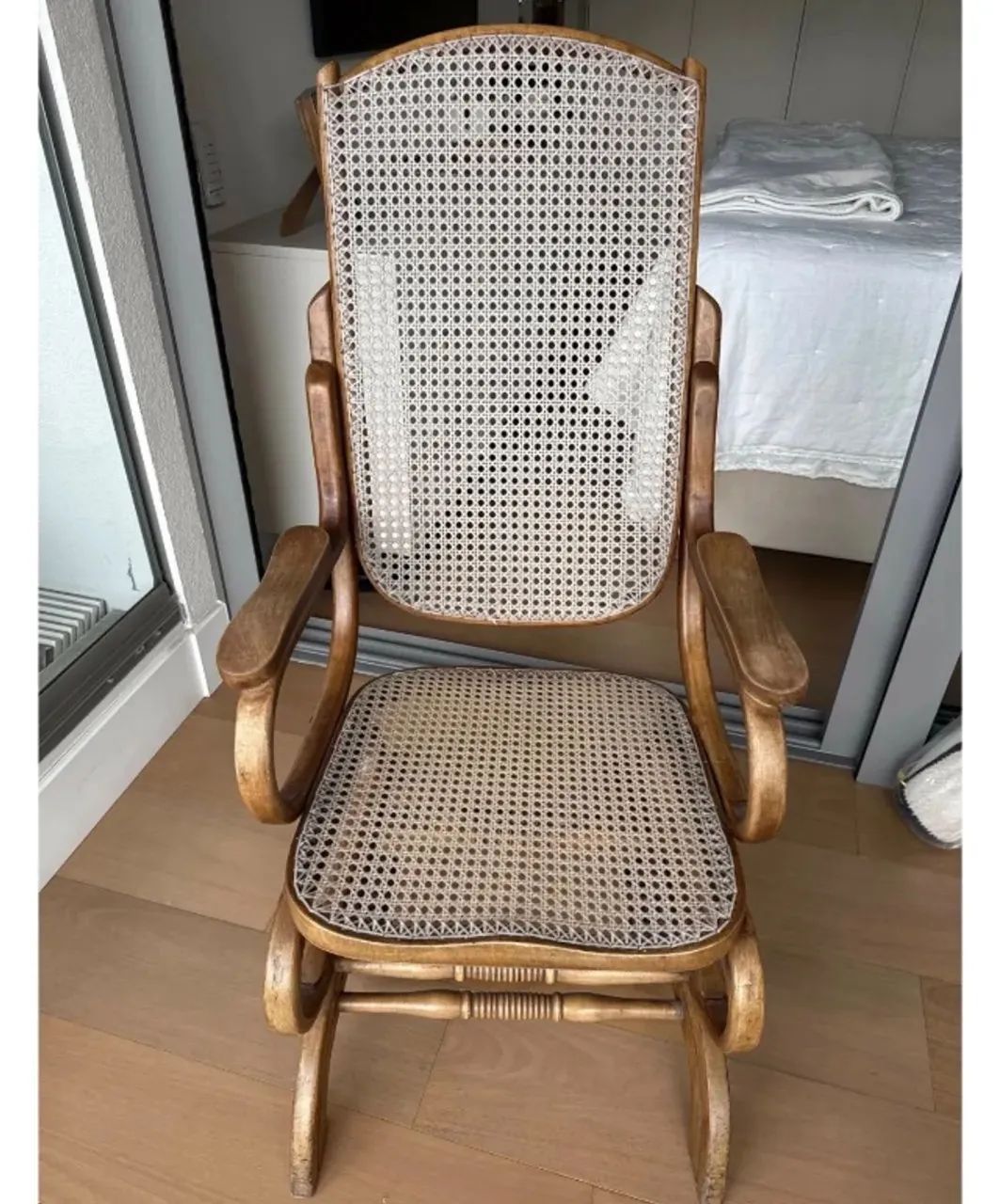 Cadeira de balanço Austríaca tipo Thonet - Foto 2