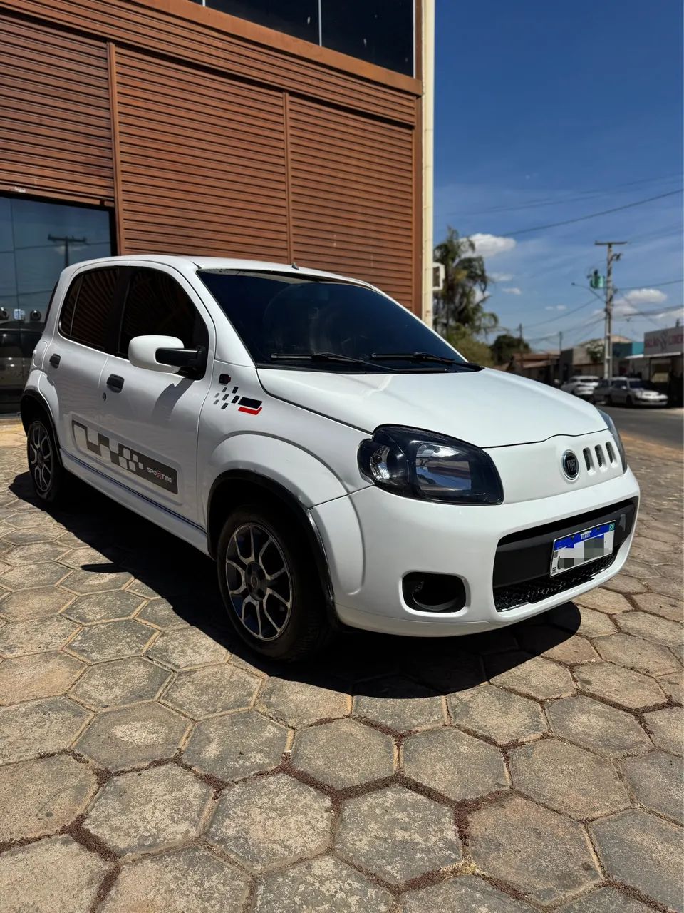 Fiat Uno Sporting 1.4 EVO Fire Flex 8V 4P 2014 - Foto 2