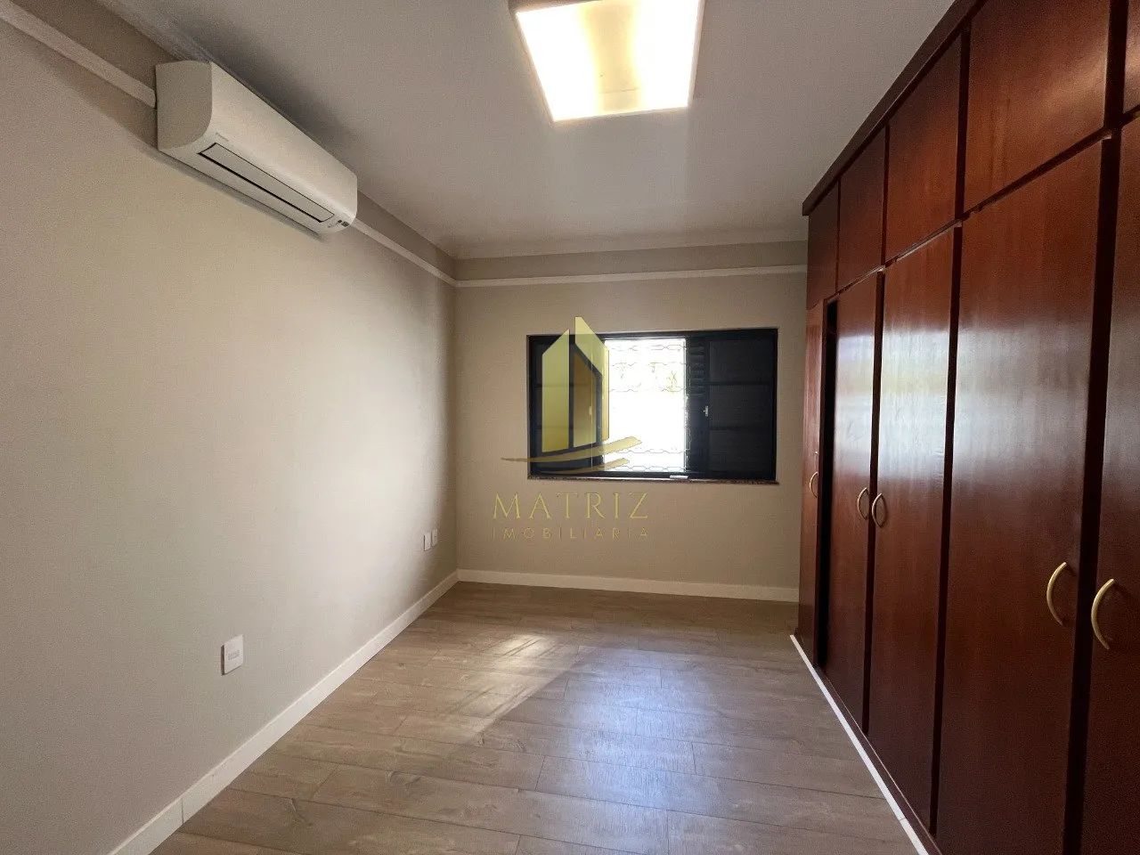 MATRIZ ALUGA SALA COMERCIAL RESIDENCIAL PARAISO