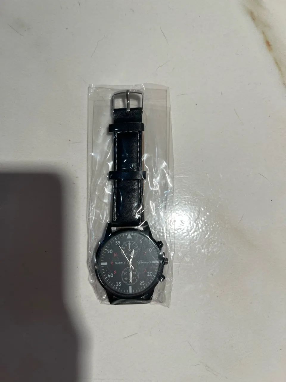 RELÓGIO COM PULSEIRA DE COURO NOVO