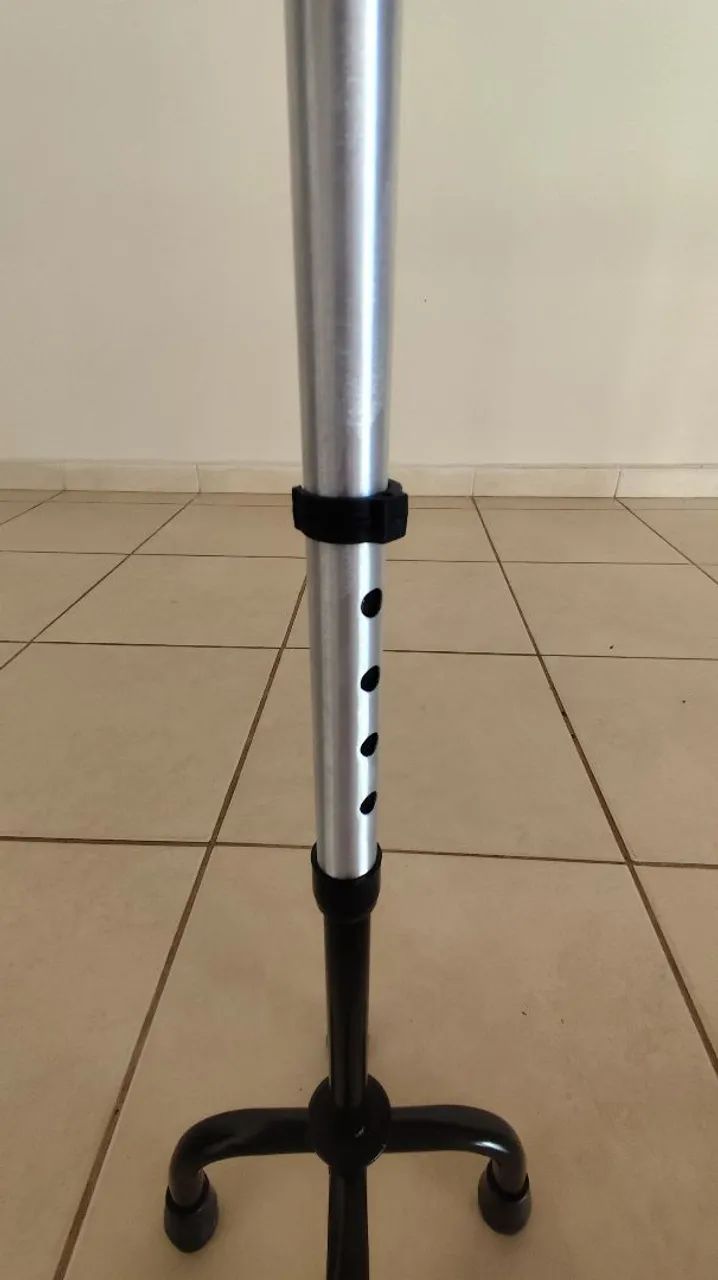 Vendo bengala nova 4 apoios  - Foto 2