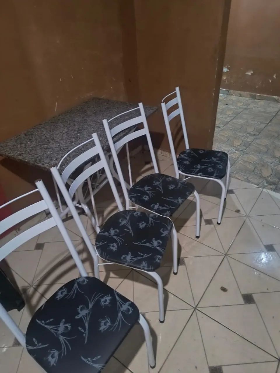Mesa de Granito com 4 cadeiras - Foto 4