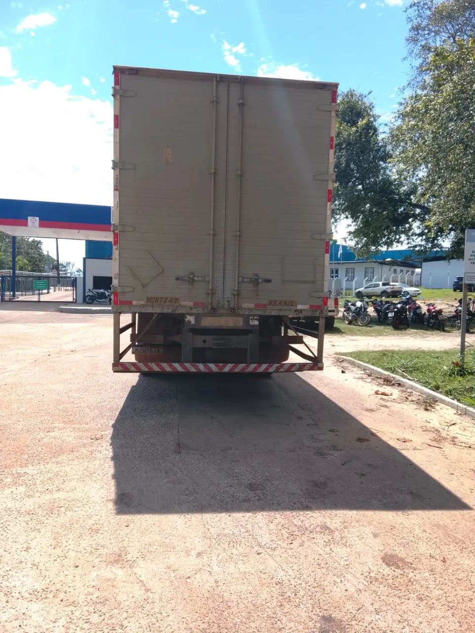 CAMINHÃO TRUCADO BAÚ  - Foto 2