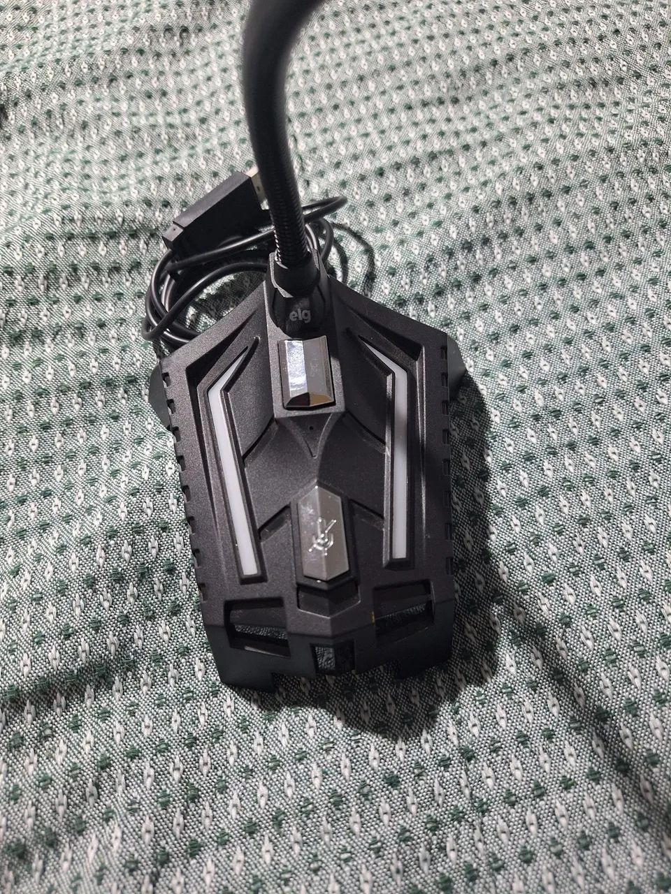 Microfone Gamer ELG USB - Haste Flexível e Base Estável