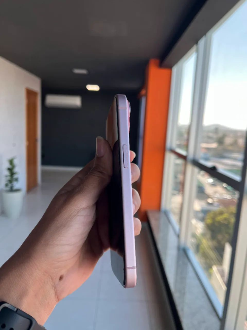 iPhone 15 em PERFEITO ESTADO~F87 - Foto 2