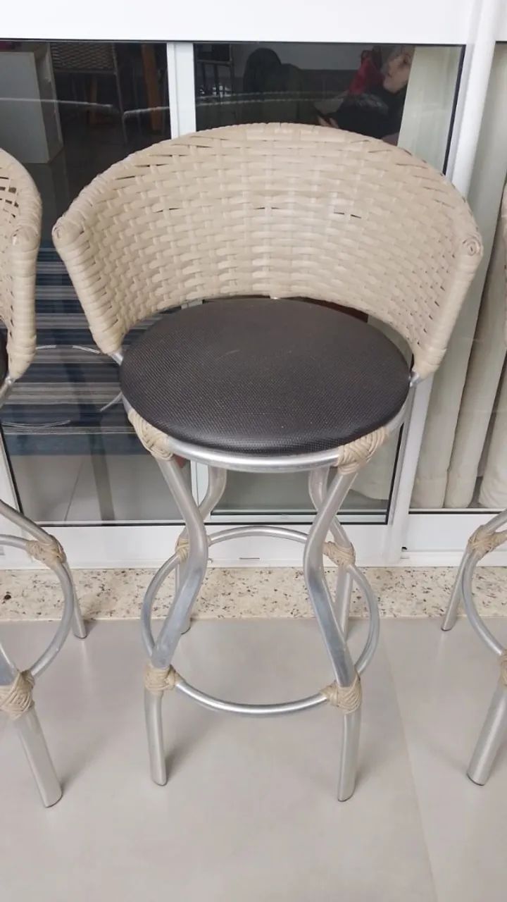 Banqueta alta em alumínio 