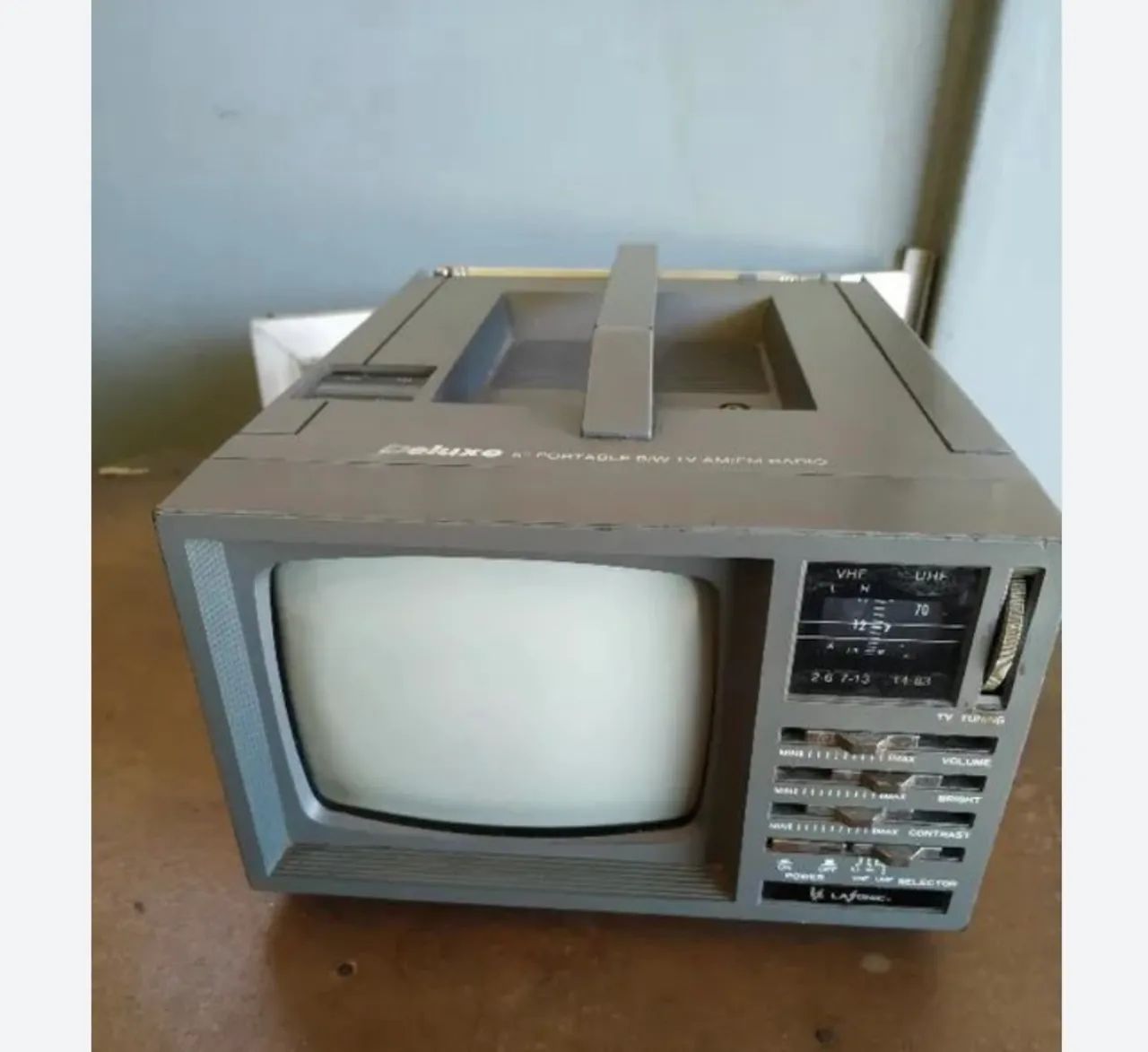 Tv portátil antiga 127V funcionando