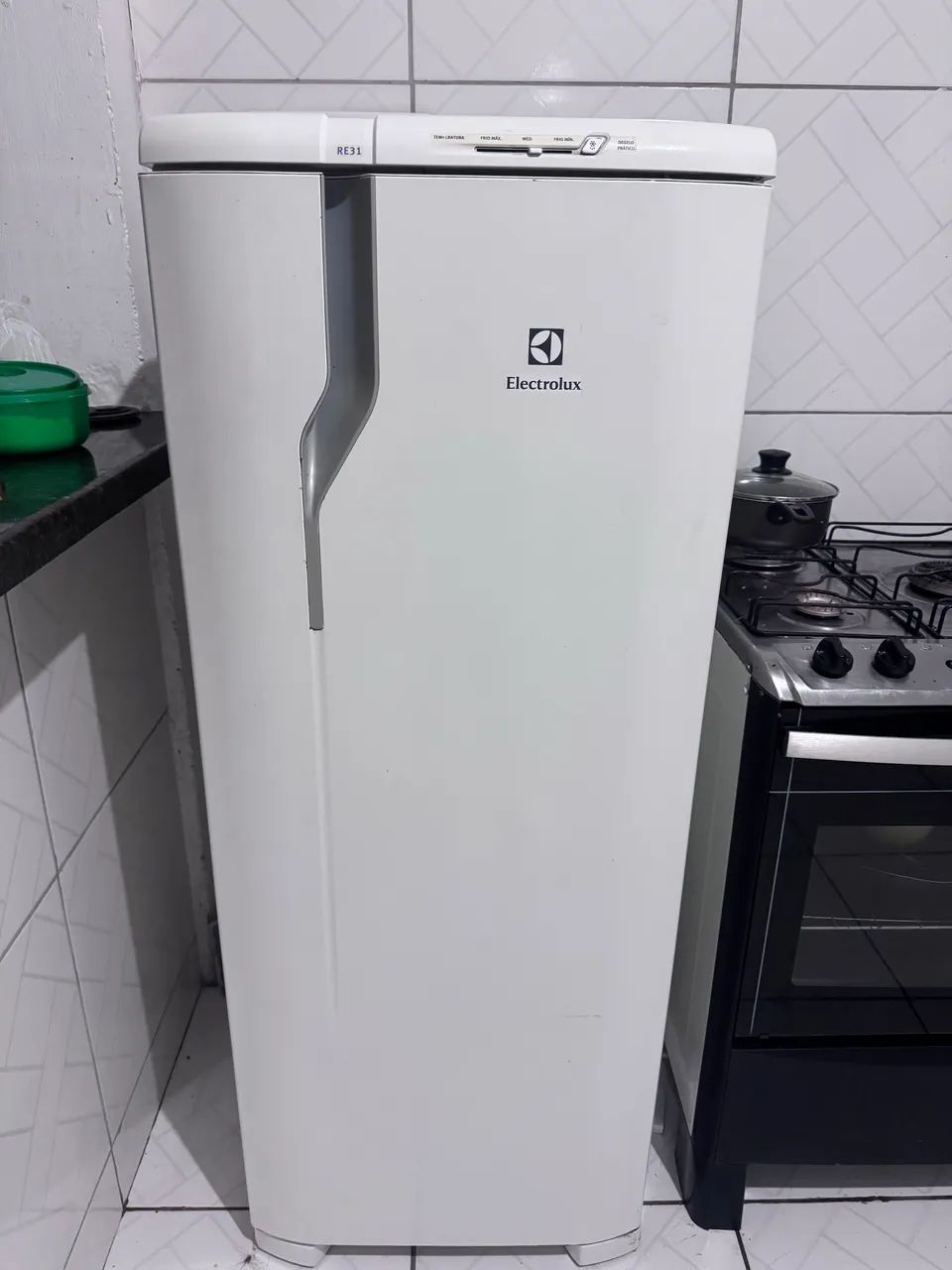 Geladeira eletrolux RE31 degelo