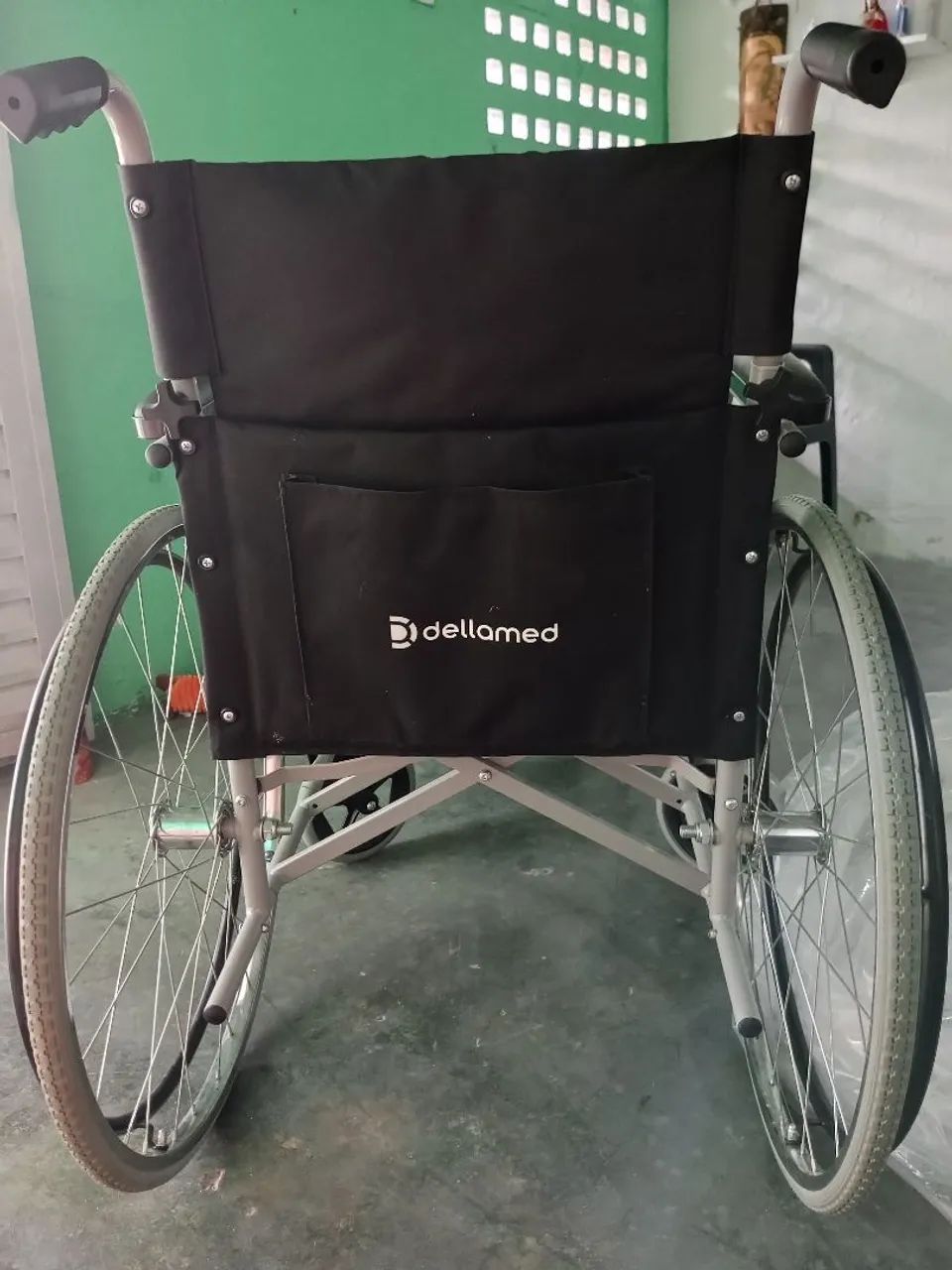 Cadeira de rodas nova! 