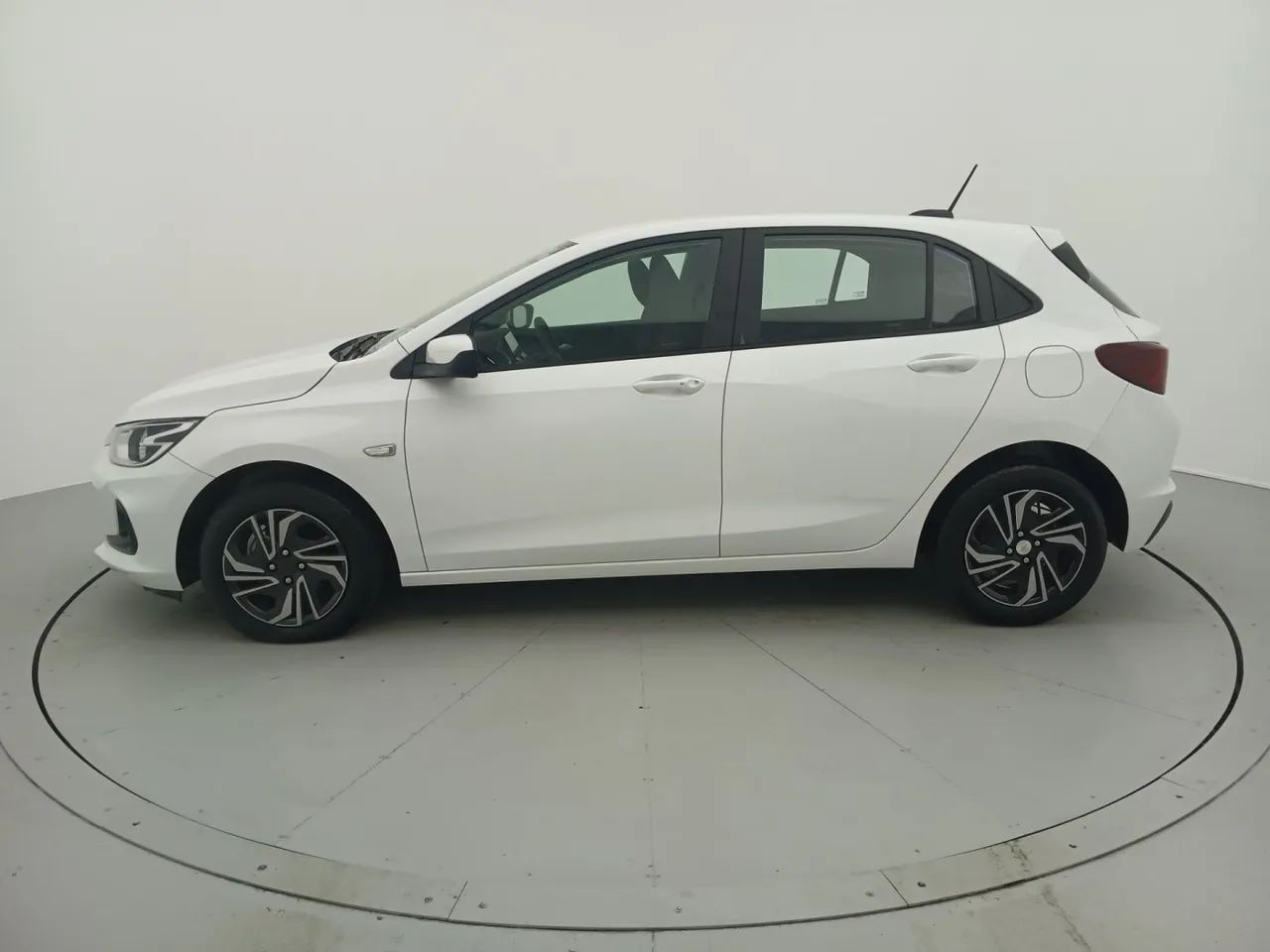 Chevrolet Onix Hatch LT 1.0 12V Flex Mec. 4P, foto 2 de 18