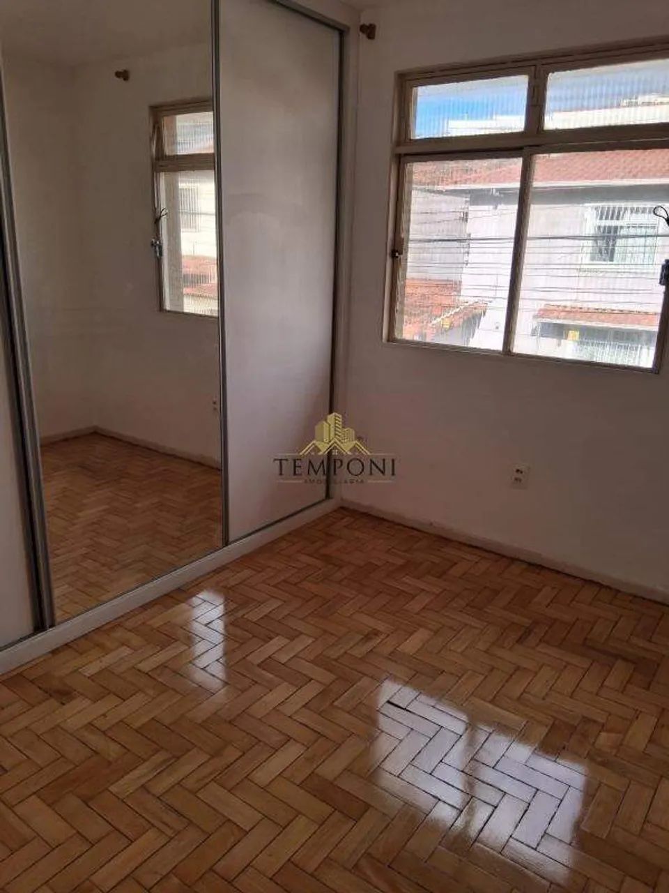 Excelente casa de dois pavimentos com 3 quartos e 3 vagas de garagem - Foto 3