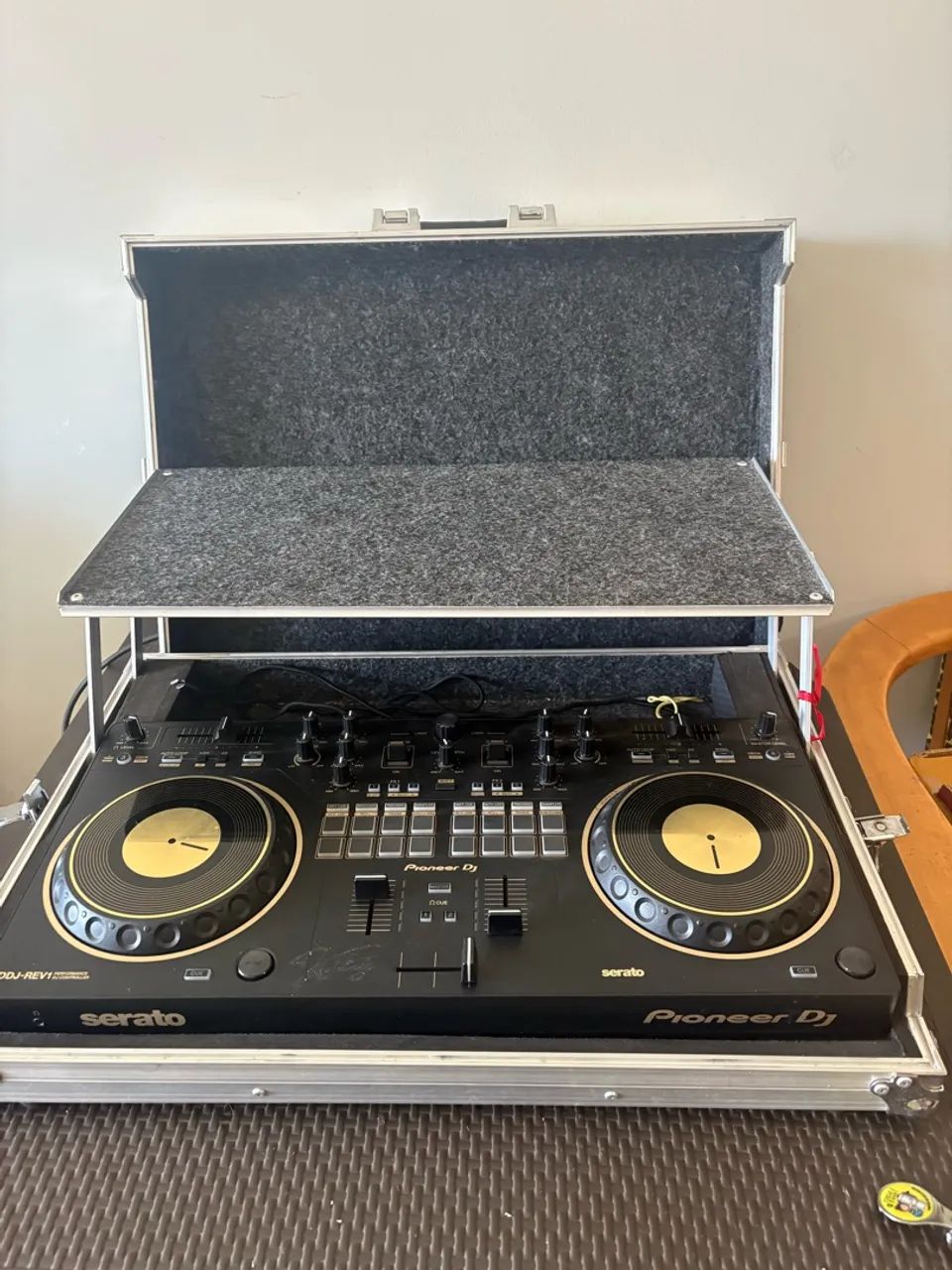 Controladora DDJ-Rev  1 gold no case - Foto 2