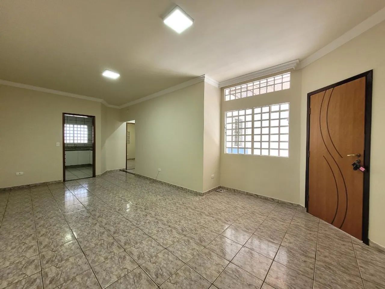 Casa para alugar em Maringá, Jardim Santa Helena, com 3 quartos, com 120 m² - Foto 5