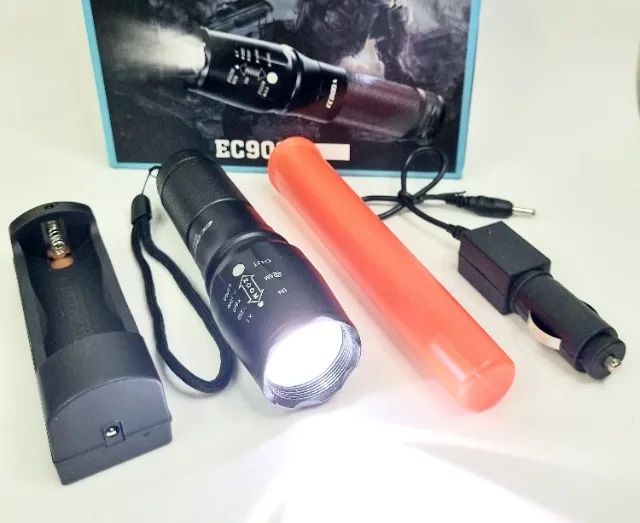Lanterna Led Com Foco Zoom Recarregável de Aluminio Resistente a Chuva - Pronta Entrega