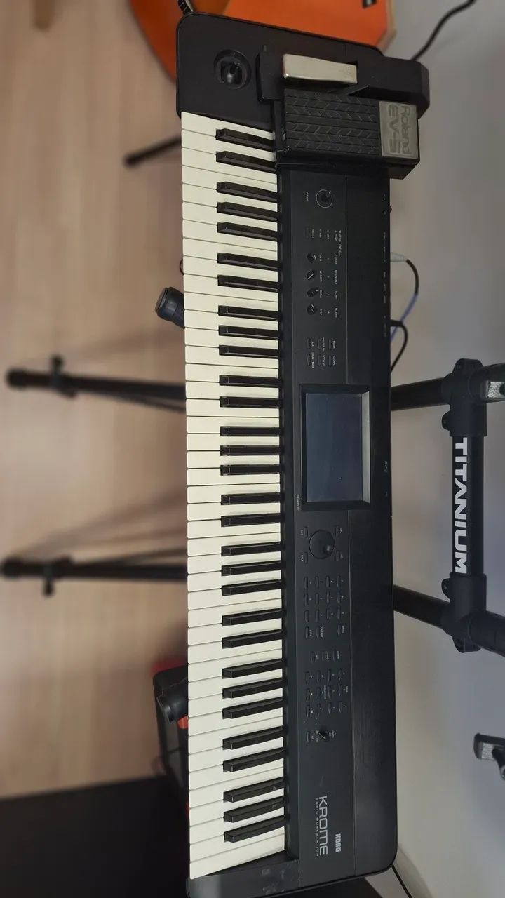 TECLADO KORG KROME + BRINDES - O PREÇO BAIXOU !!! - Foto 4