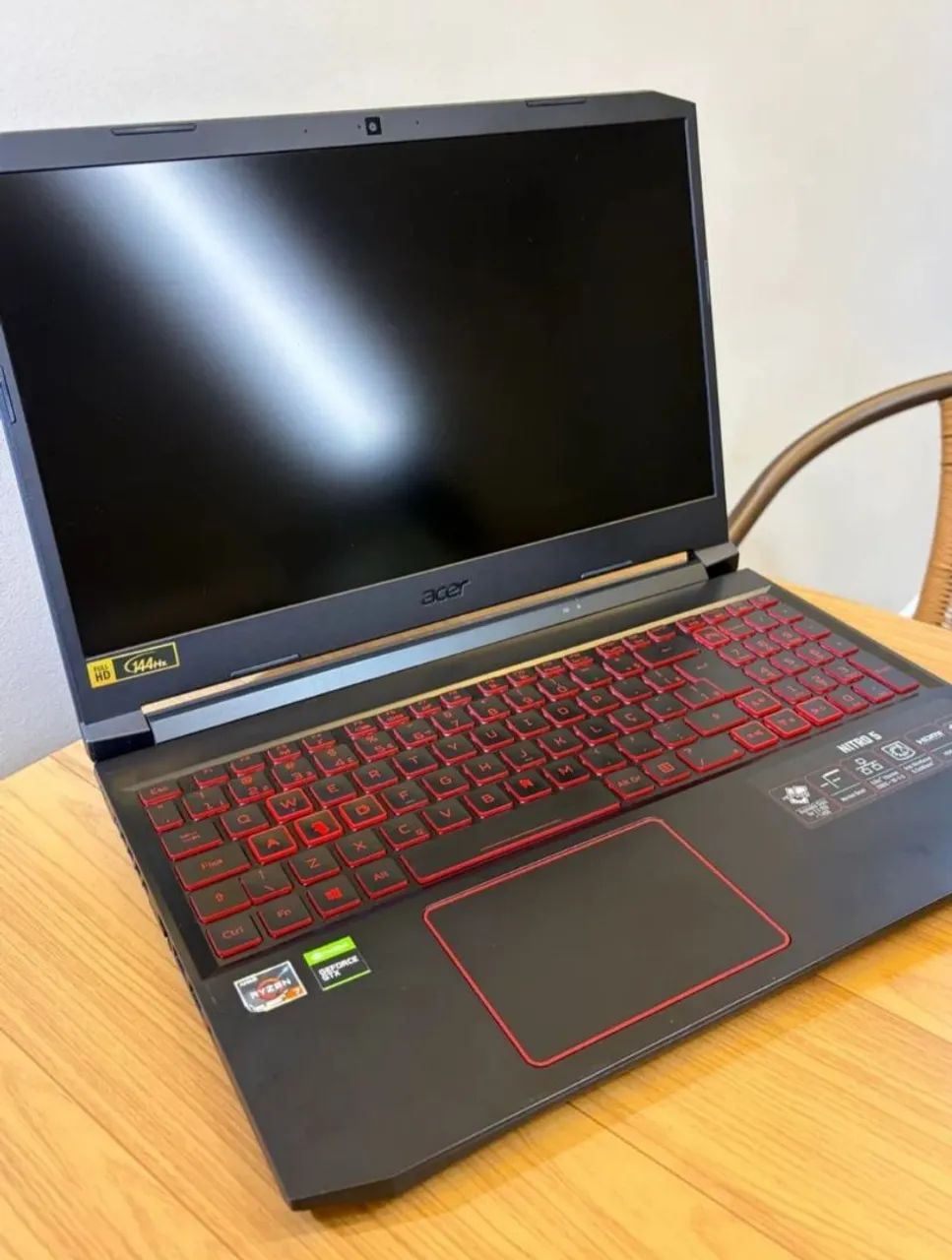 Acer nitro 5 Ryzen 7 GTX 1650 Ti