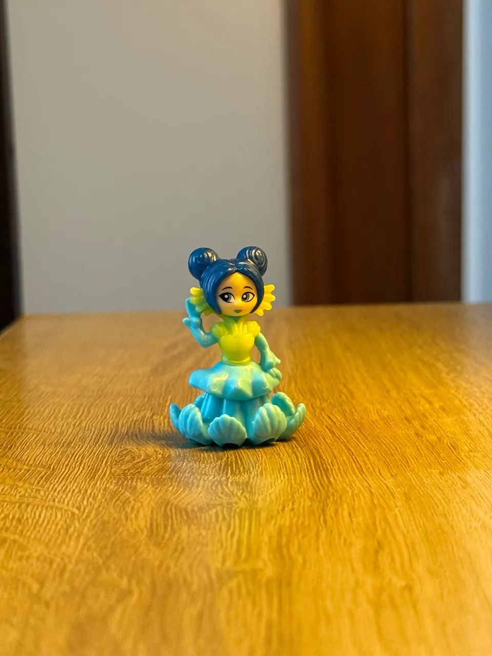 boneca Princesa do Mar da coleção "Oceano Encantado" do Kinder Ovo