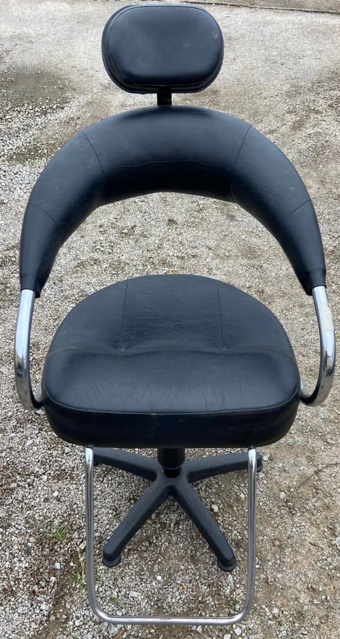 Cadeira de ferro para salão, em ótimo estado.