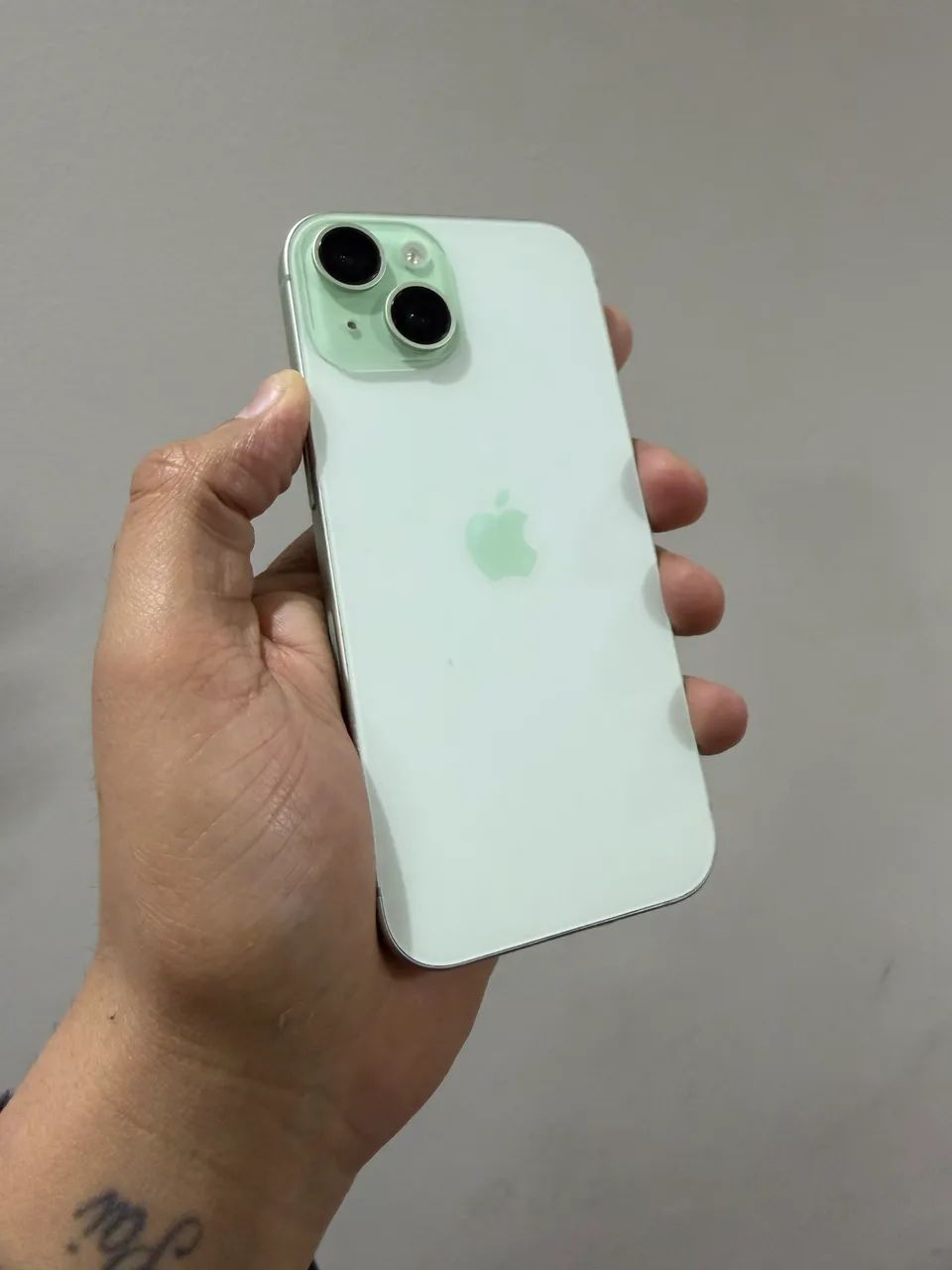 iPhone 15 verde 128g 96% - oportunidade  - Foto 2
