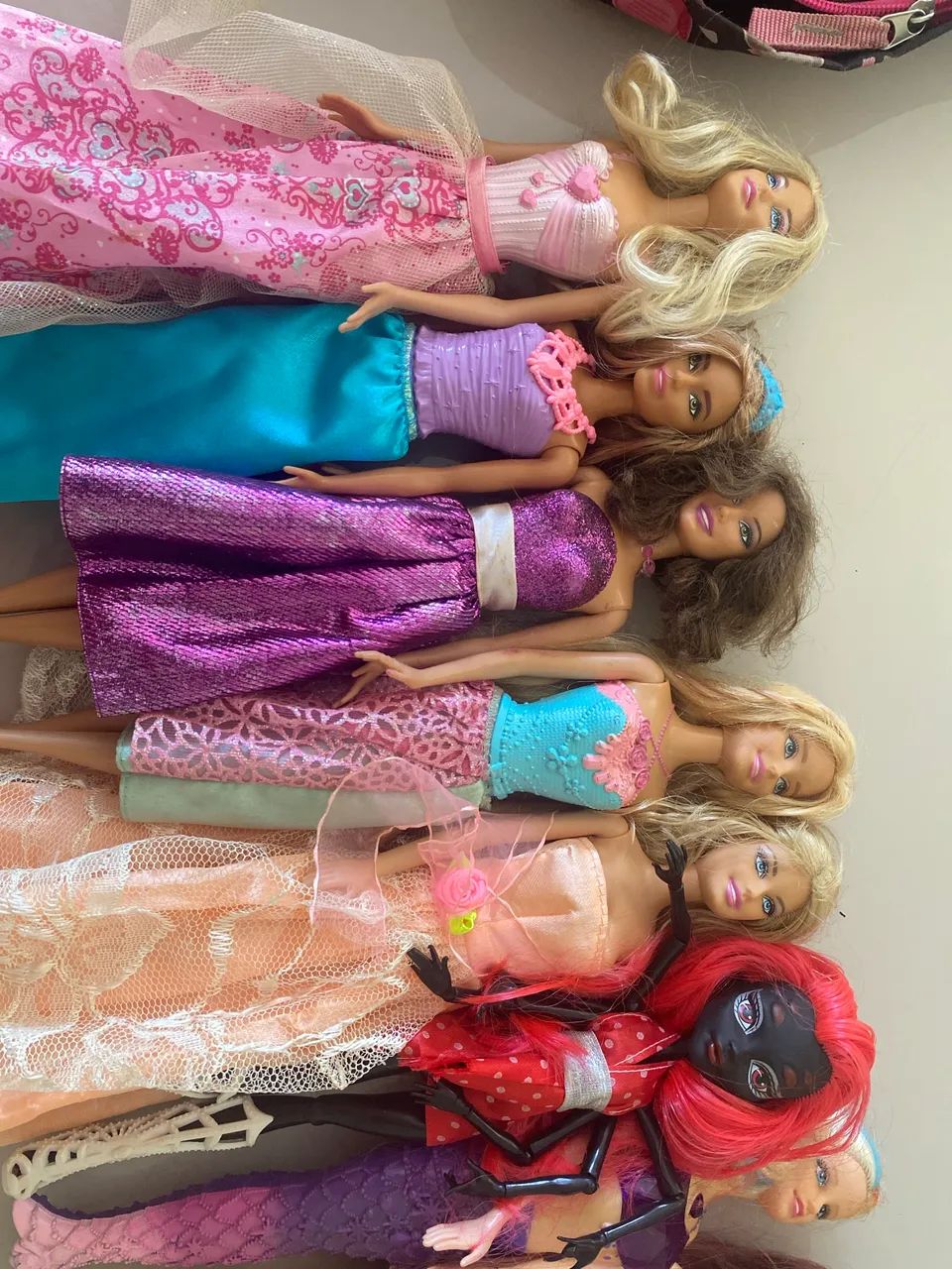 13 bonecas Barbies originais kit  - Foto 3