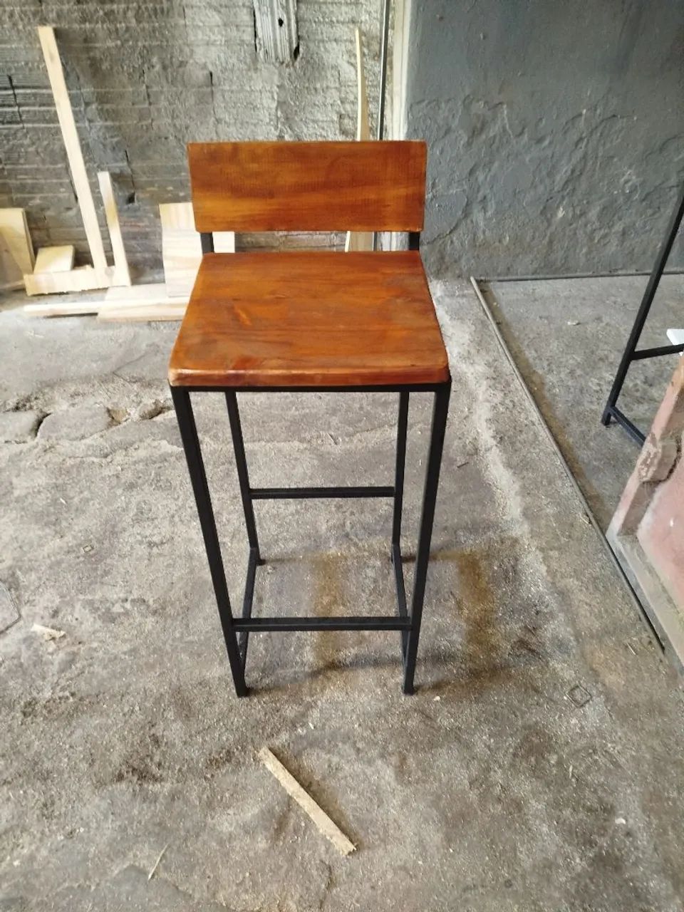 Banqueta encosto de madeira - Foto 2