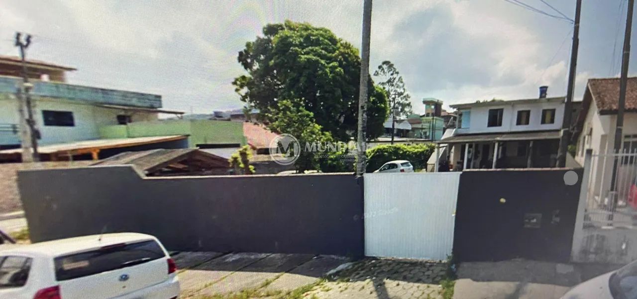 VENDE-SE TERRENO EM CAMBORIÚ