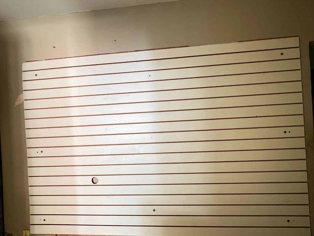 VENDO PAINEL EXPOSITOR CANALETADO 2,75 X 1,80 