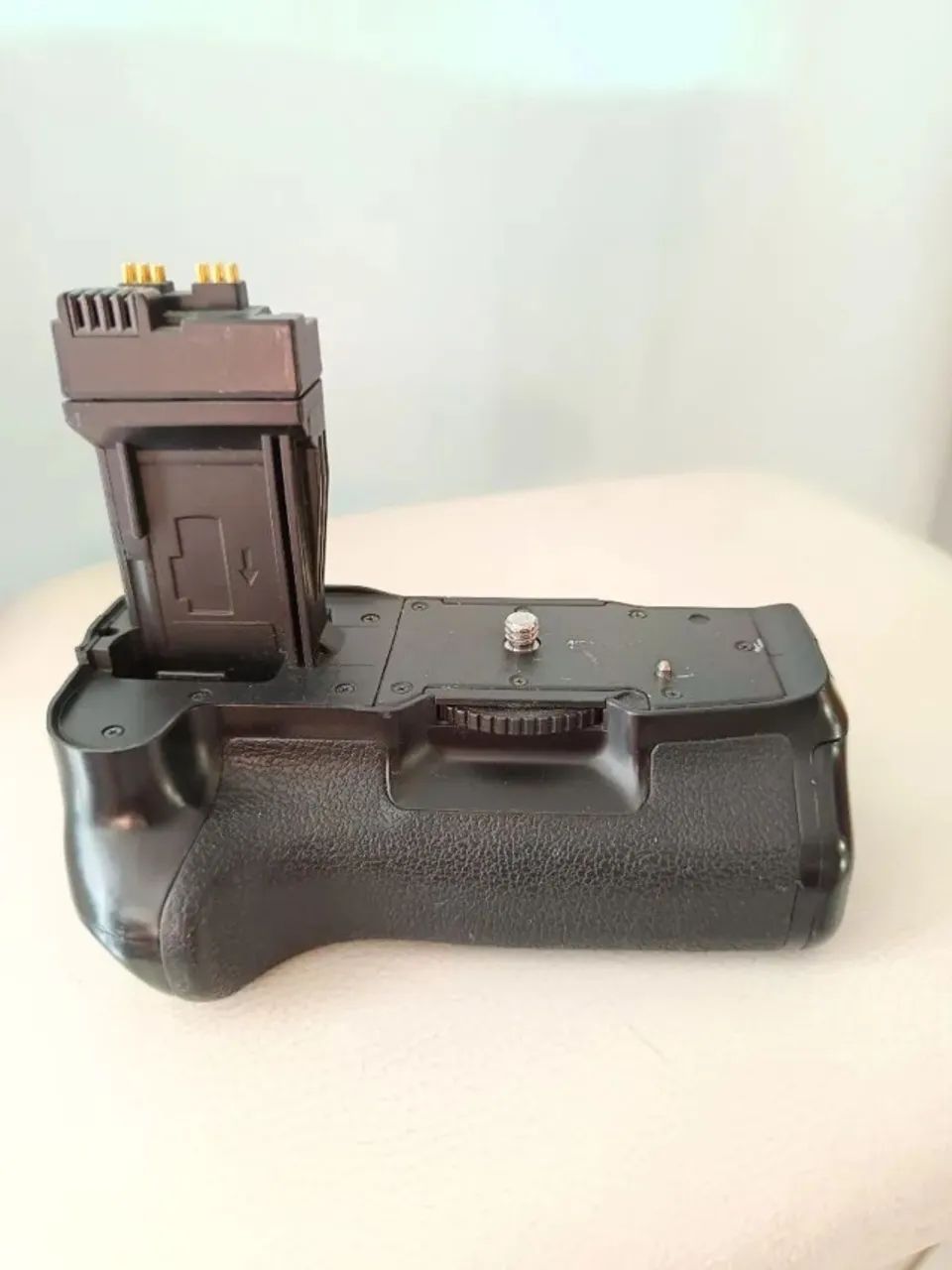Bateria Grip + duas Baterias Usados Para DSLR Canon - Foto 4