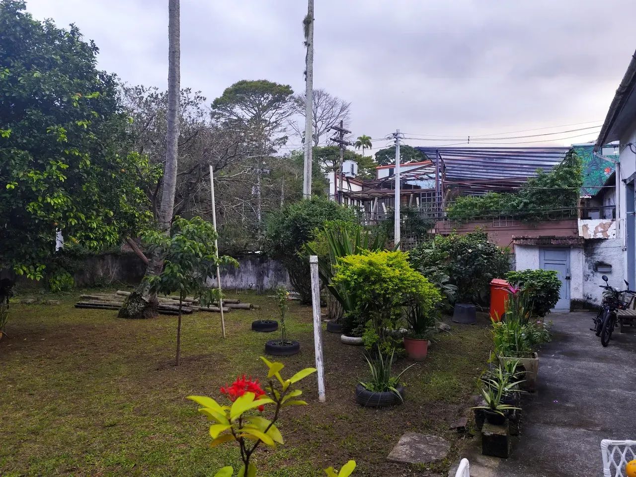 OPORTUNIDADE UNICA TERRENO COM PEQUENA CASA - Foto 3
