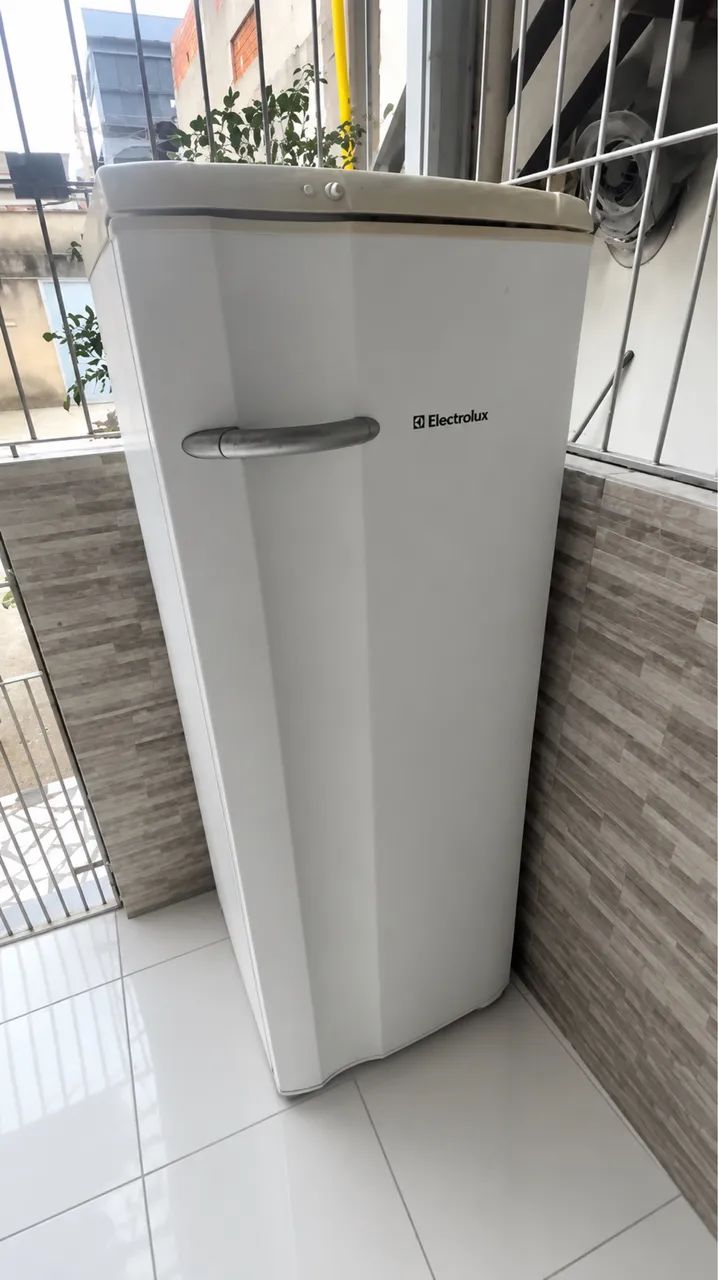 Geladeira Electrolux 260L