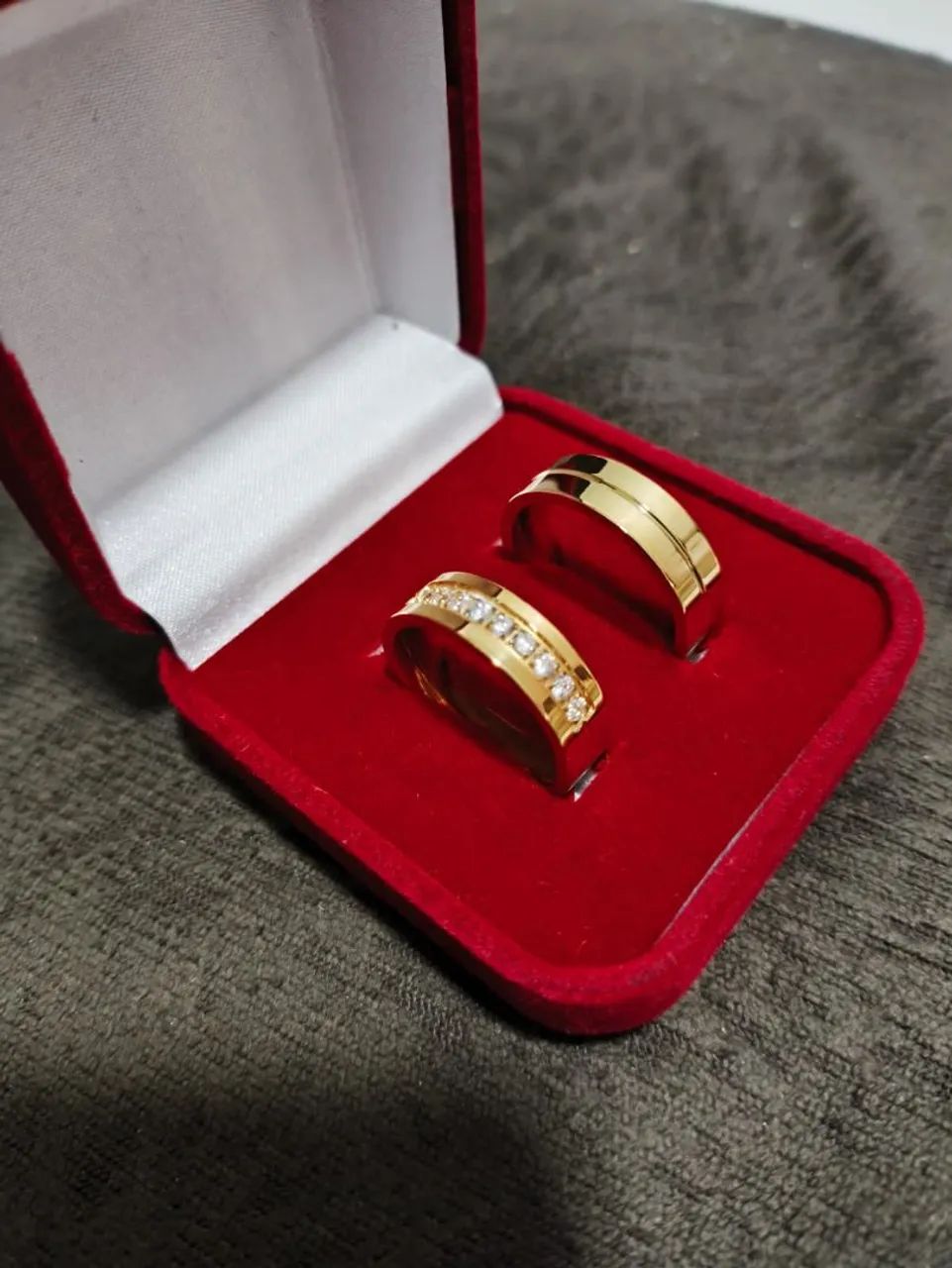 Par de Alianças Folheadas a Ouro 18k - Foto 2