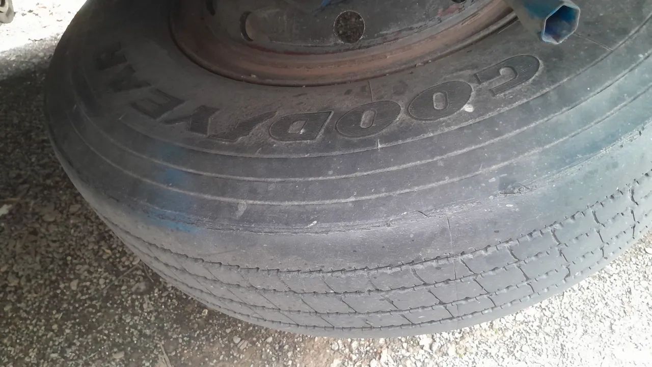 Roda com pneu 90x20