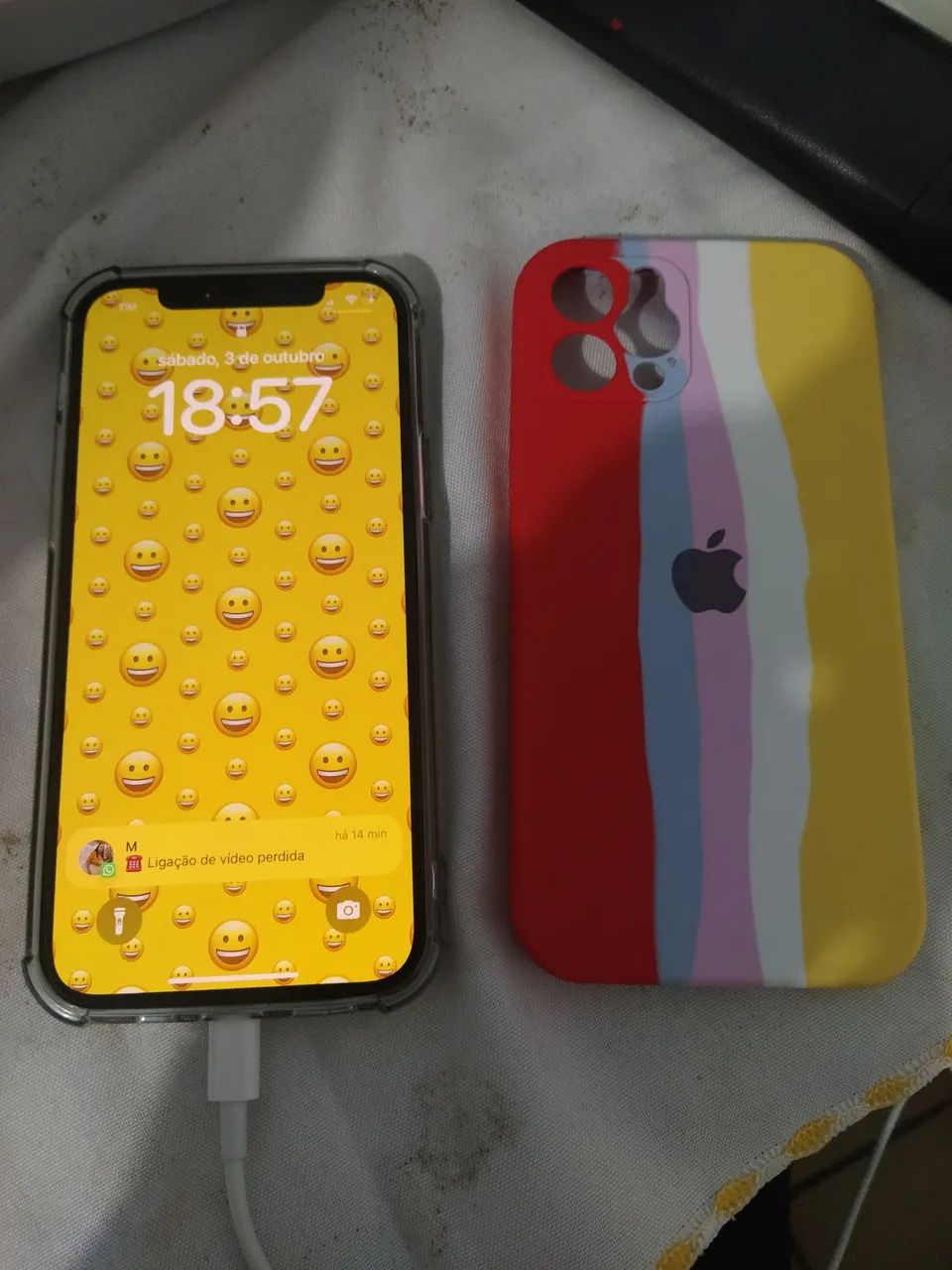 iPhone do iPhone 12 em perfeitamente estado semi-novo duas capas vai com duas capas