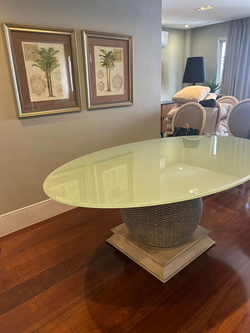 Mesa de jantar grande com tampo de vidro resistente  - Foto 4