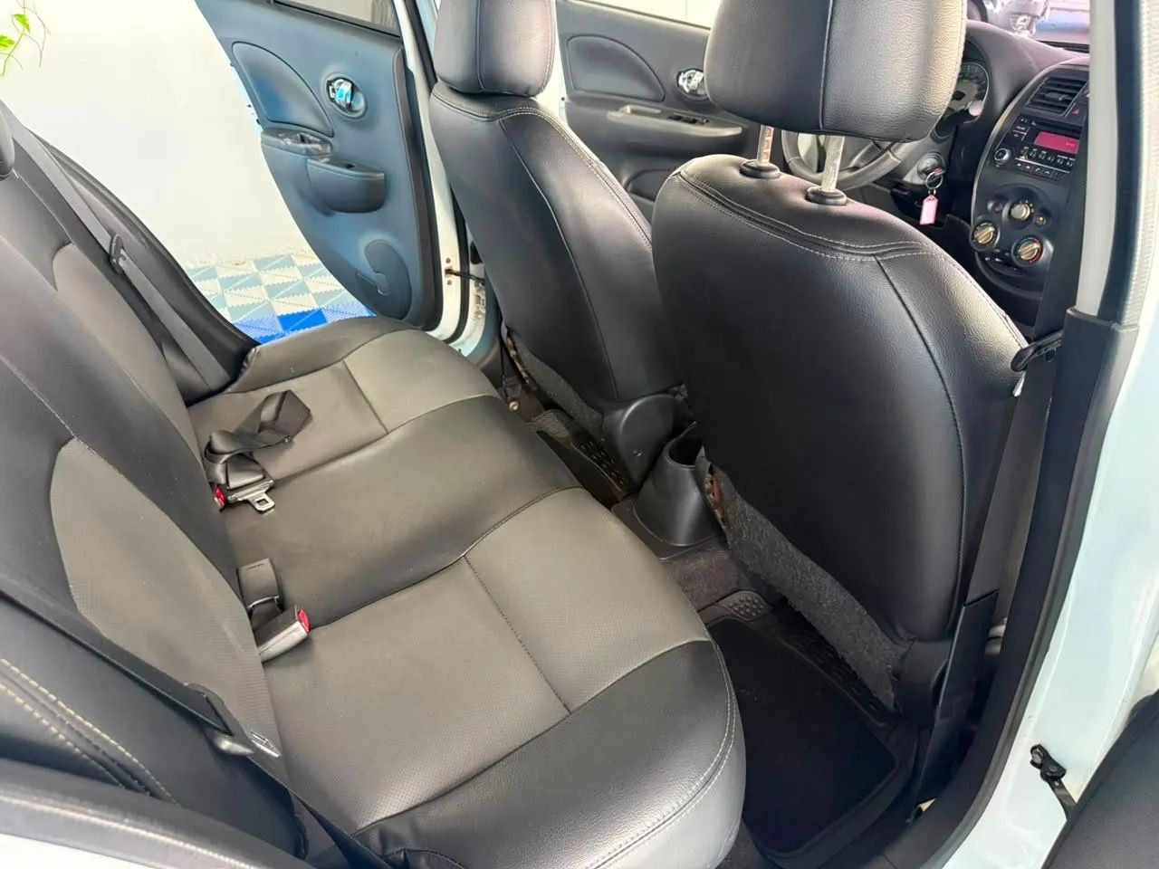 Nissan March SV 1.0 12V Flex 5P 2016 - Foto 4