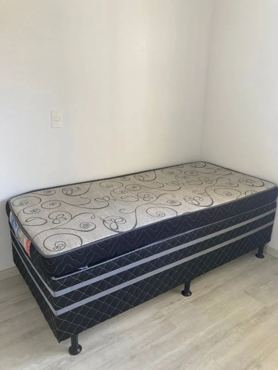 VENDE-SE COLCHÃO DE SOLTEIRO + BASE BOX ORTOPÉDICO - Foto 2