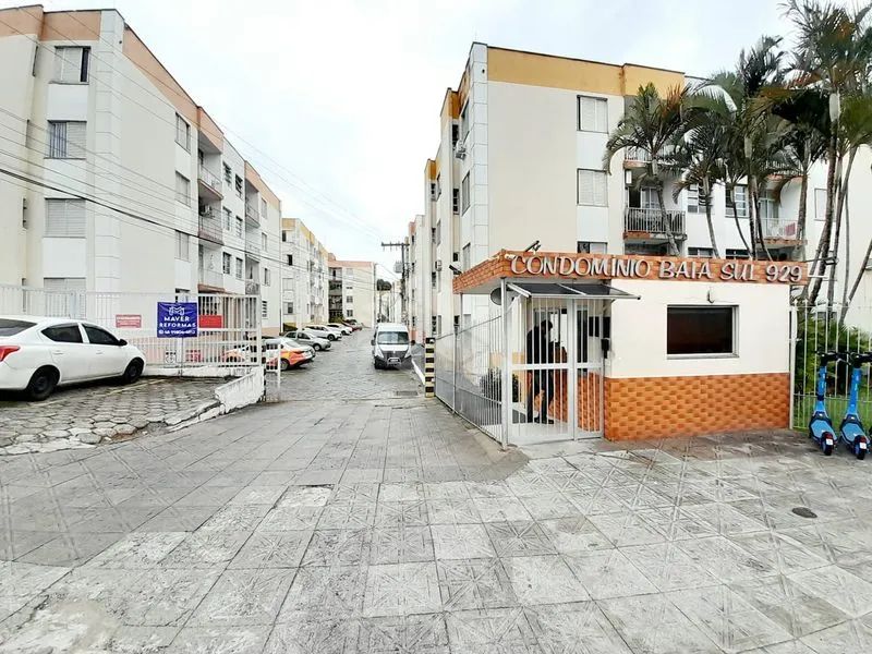 Apartamento para alugar 2 quartos, sacada e 64m² em Florianópolis