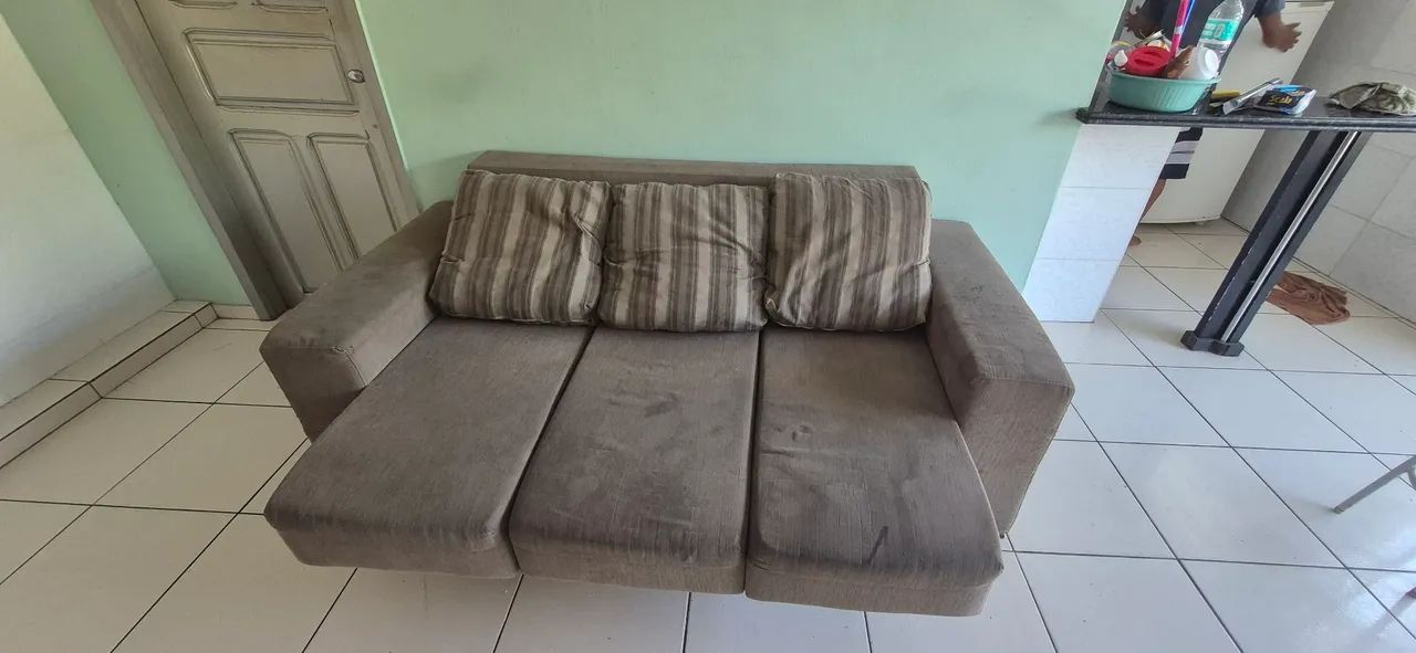 Vendo sofá retrátil  3 lugares retirada no Julia Seffer  - Foto 3