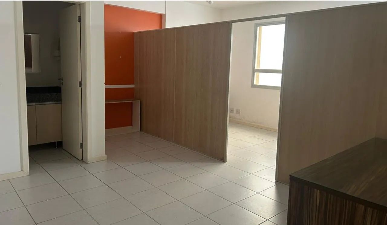 Sala Comercial com 1 vaga de garagem no Estreito.