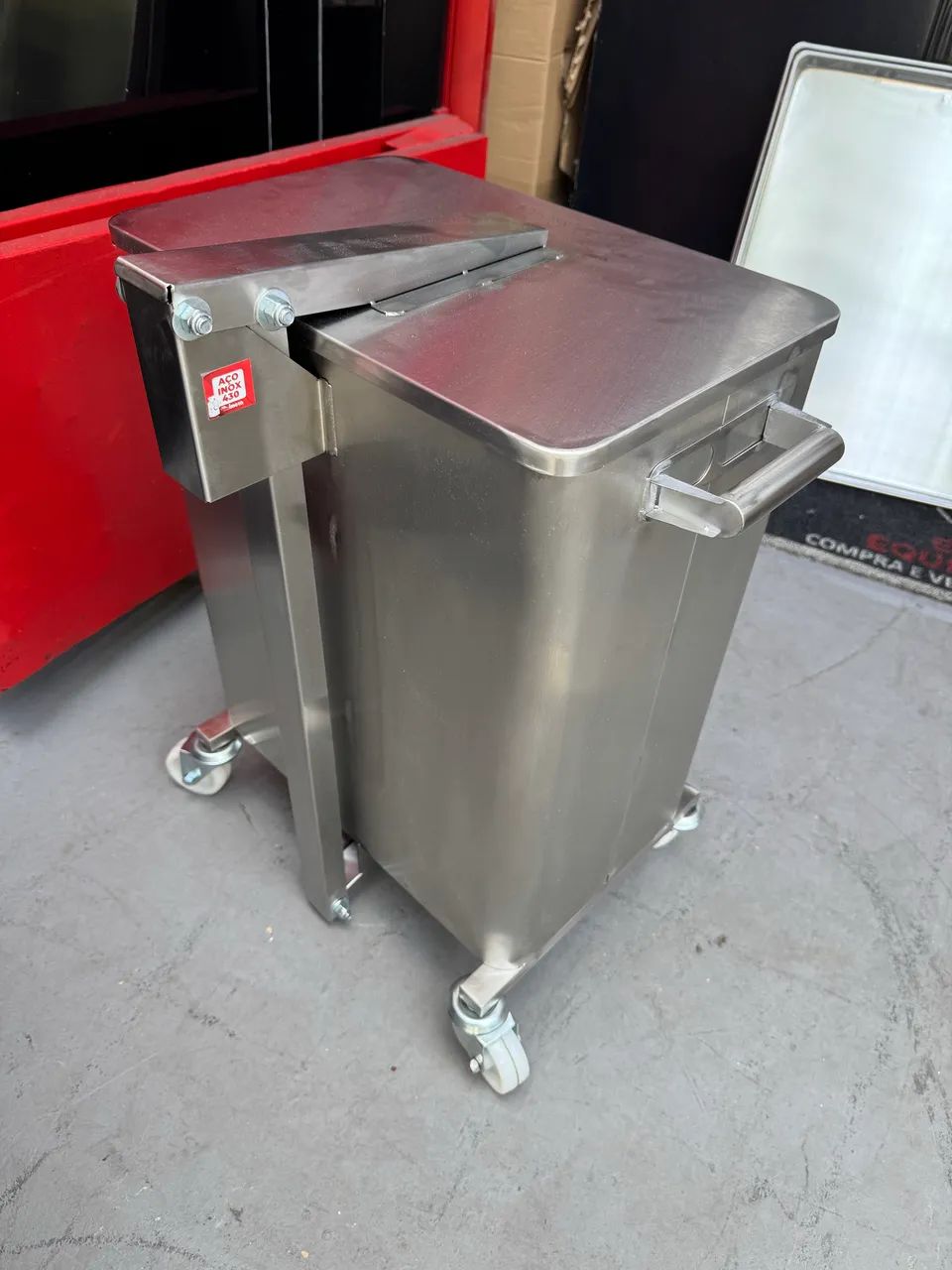 LIXEIRA AÇO INOX 430 NOVA 75 LITROS  - Foto 4