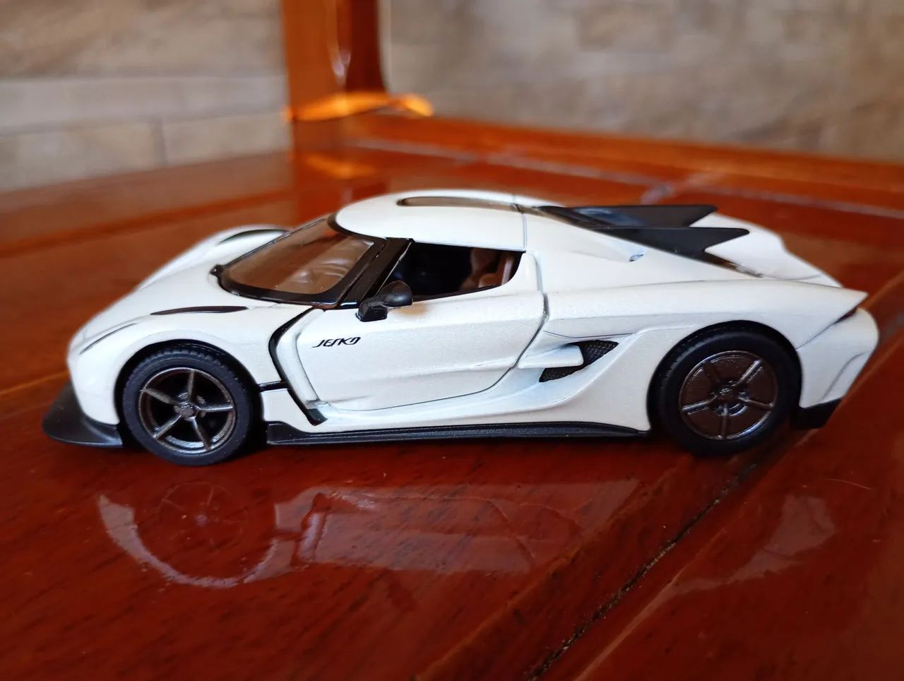 Miniatura Jesko Absolut Kinsmart  - Foto 2