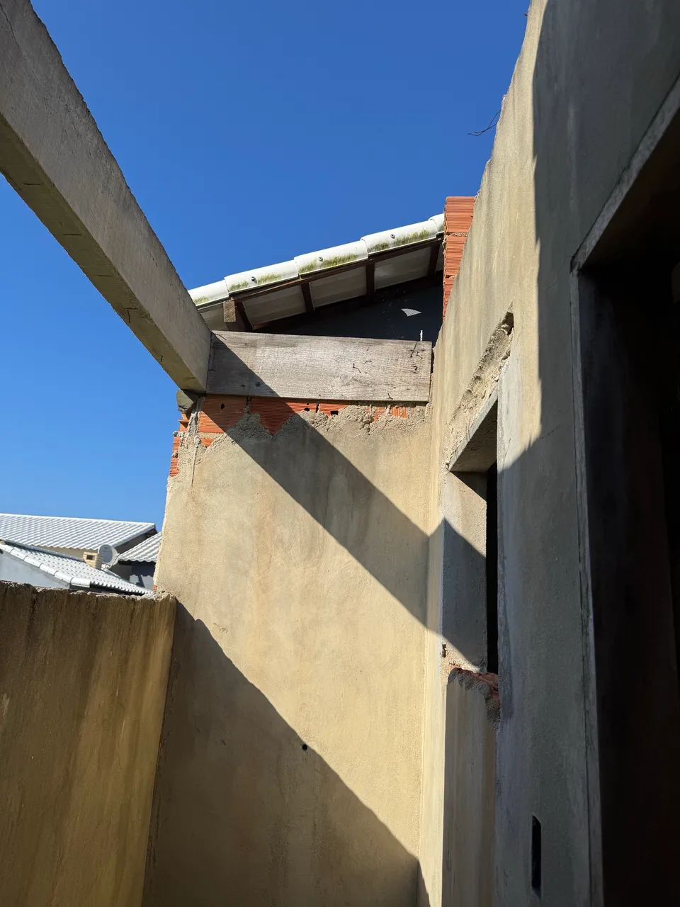  CASA COM SUÍTE - IMPERDÍVEL  - Foto 2