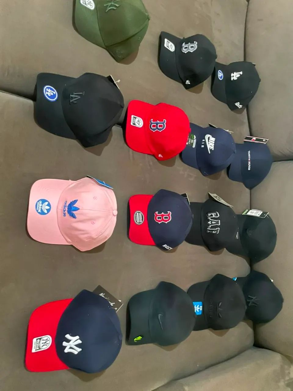 Variados modelos e marcas de bonés! *  * - Foto 2