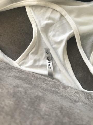 Blusa com estampa de gatinha tamanho P