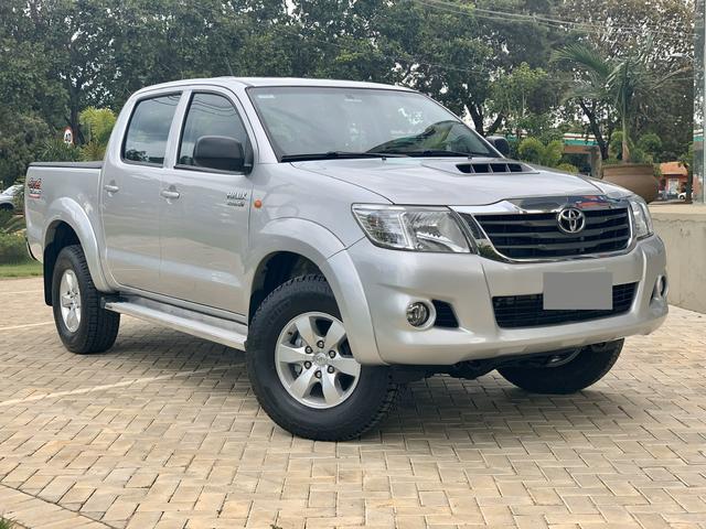 Toyota Hilux Cabine Dupla SR 4X4 3.0 (cab dupla) (aut) 2014/2015 - Diesel - Aro 16 -