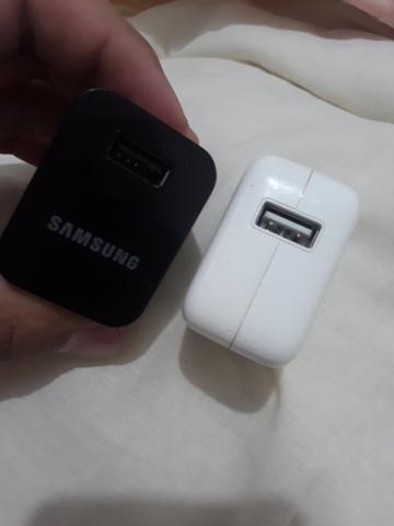 Vendo adaptador do carregador, abas originais, um