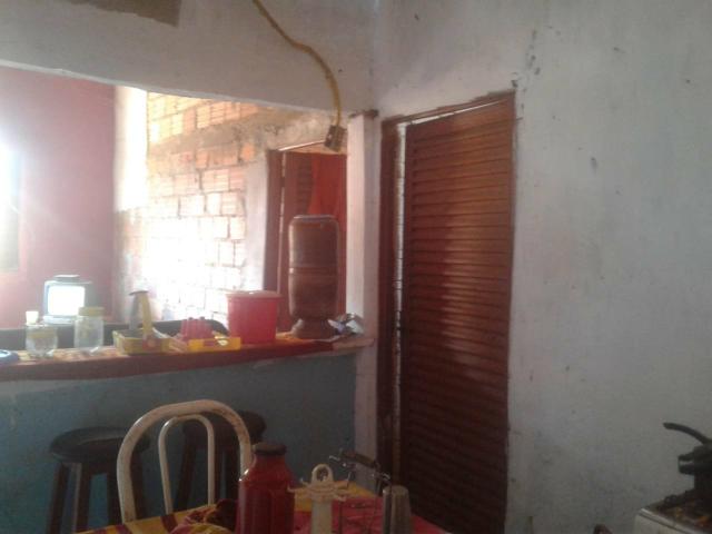Vende-se casa em altos