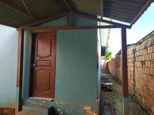 Alugo casa
