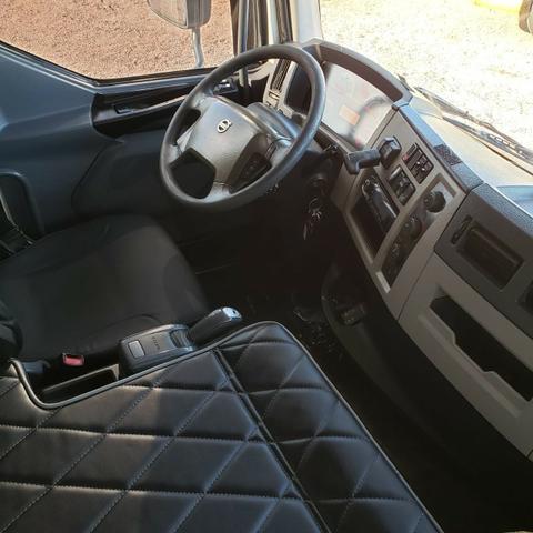 Caminhão Volvo VM330 Bitruck 2015 8x2 i- Shift Carroceria Aberta Ar condicionado bitruque - Foto 12